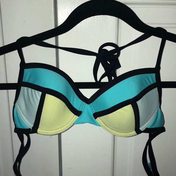 Trendy Bathing Suit Bikini Top - Picture 1 of 1